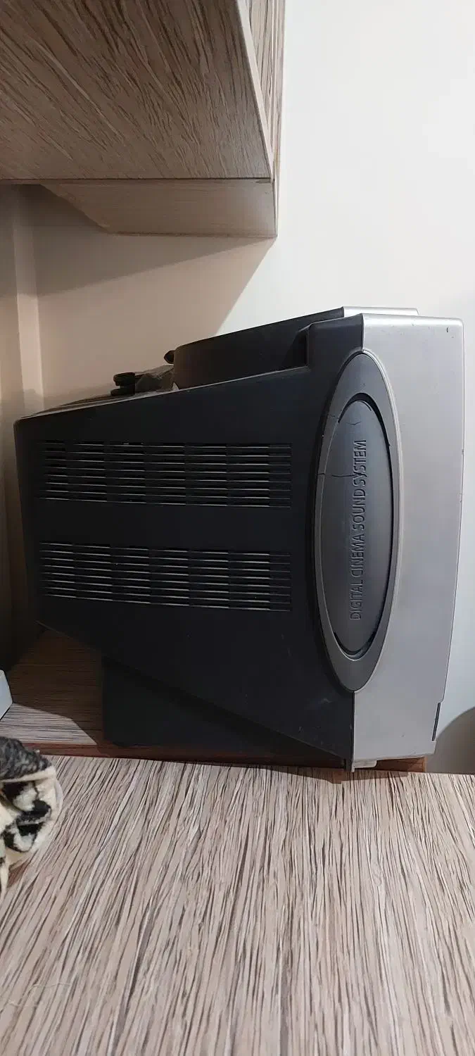 تلوزیون ۱۴ اینچ|تلویزیون و پروژکتور|اندیشه, اندیشه فاز ۱|دیوار