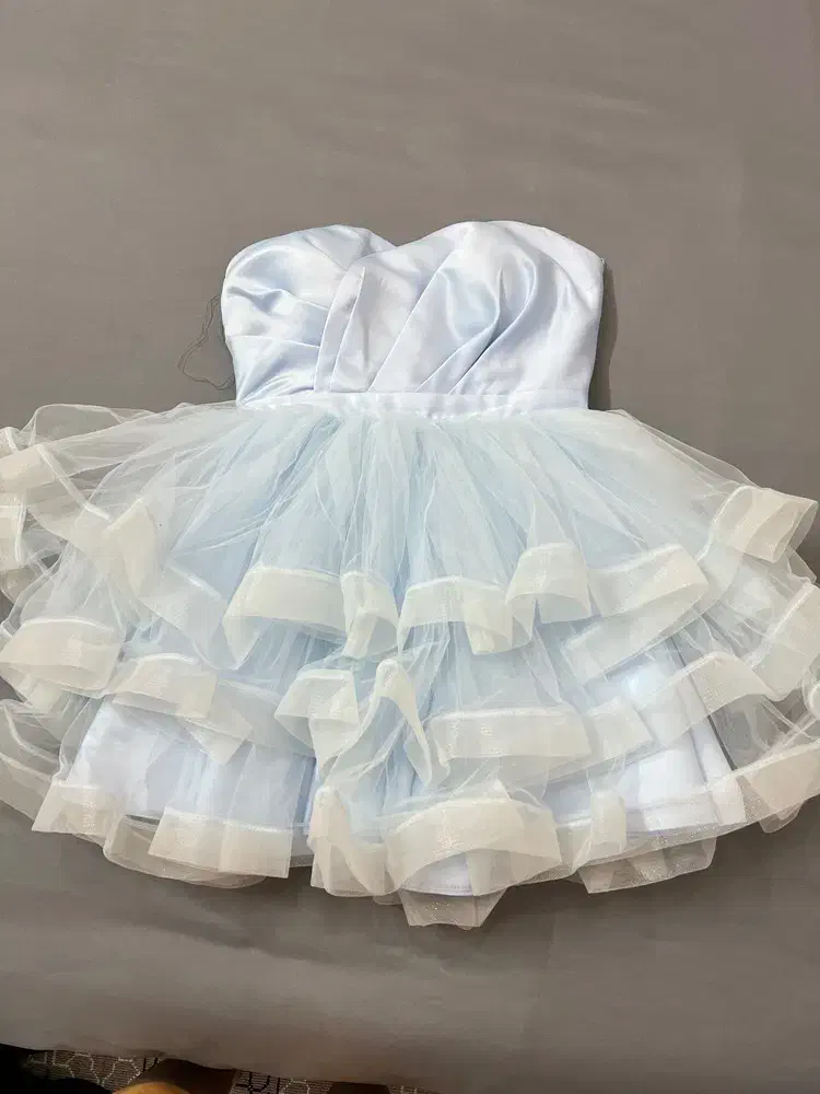 پیراهن کوتاه|لباس|مشهد, پایگاه شکاری|دیوار