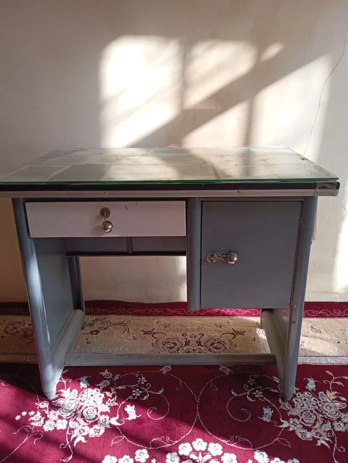 میز|میز تحریر و کامپیوتر|شیروان (خراسان), |دیوار