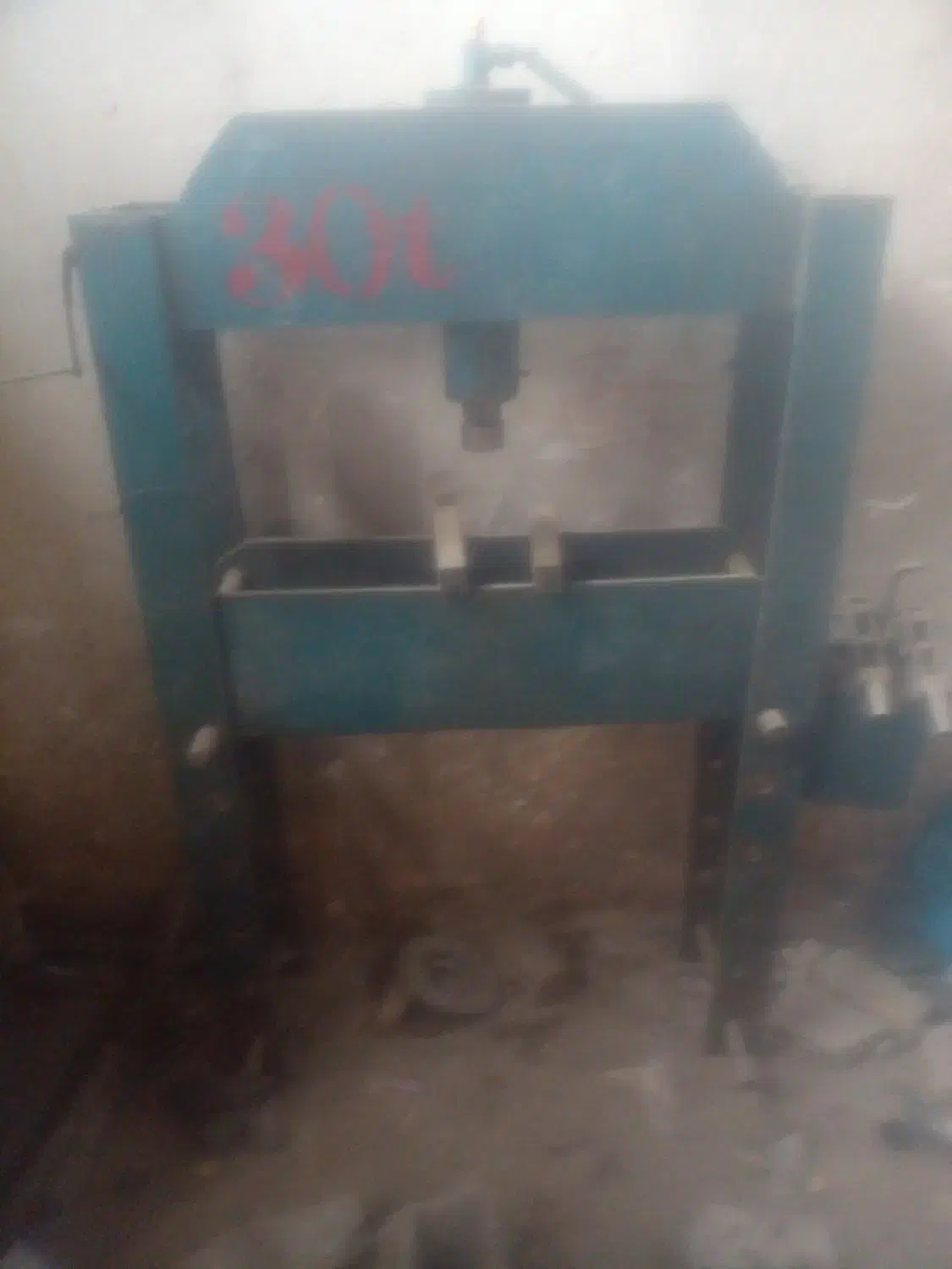 پرس هیدرولیک دستی ۳۰تنی ویژهء تعمیرگاهه سواری|ماشین‌آلات صنعتی|فلاورجان, |دیوار