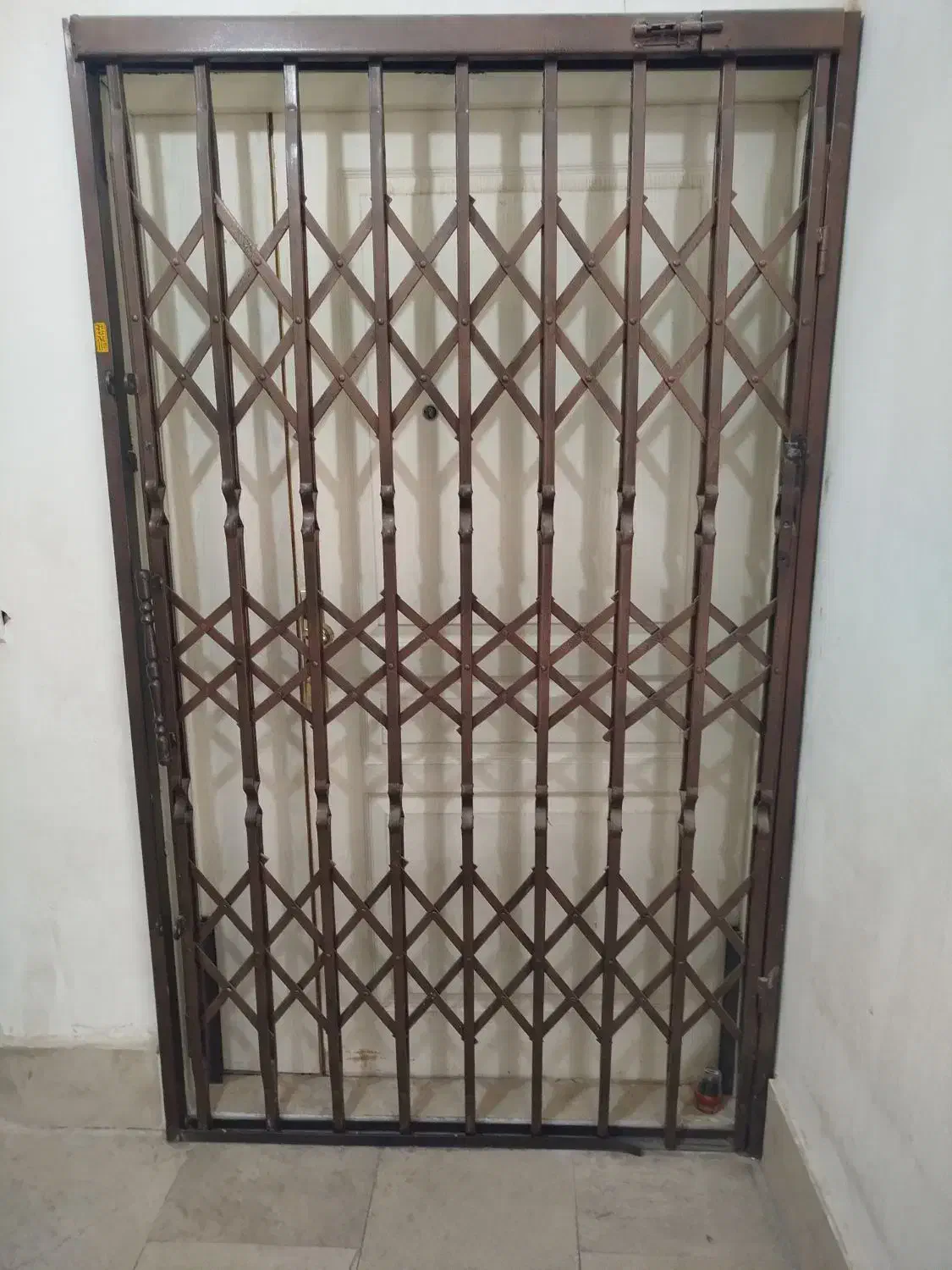 درب اکاردیونی سالم|مصالح و تجهیزات ساختمان|گلبهار, شهر جدید گلبهار|دیوار