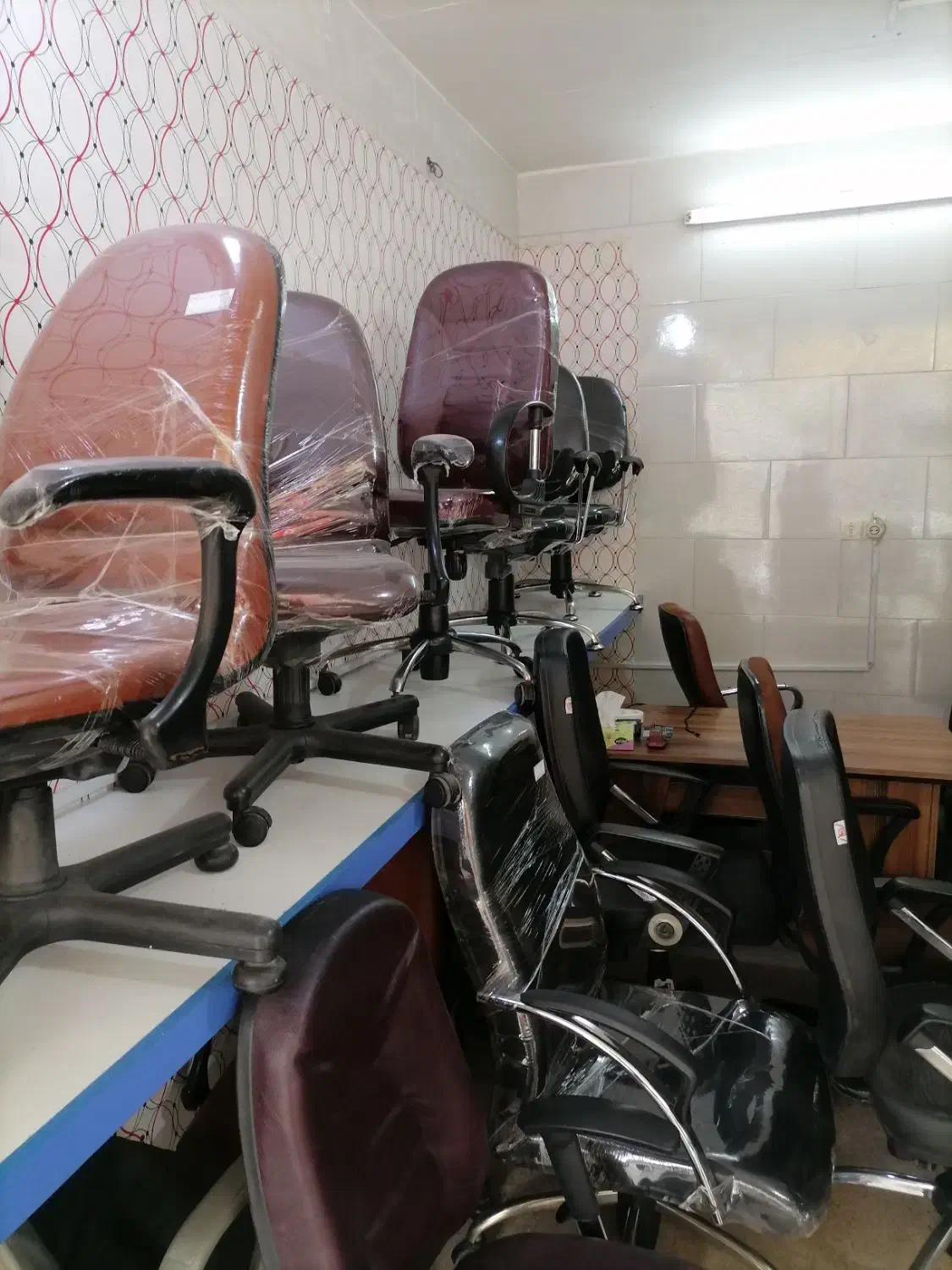 صندلی  نیلپر اداری مدیریتی کامپیوتری ارایشگاهی|صندلی و نیمکت|اهواز, ۳۰ متری|دیوار