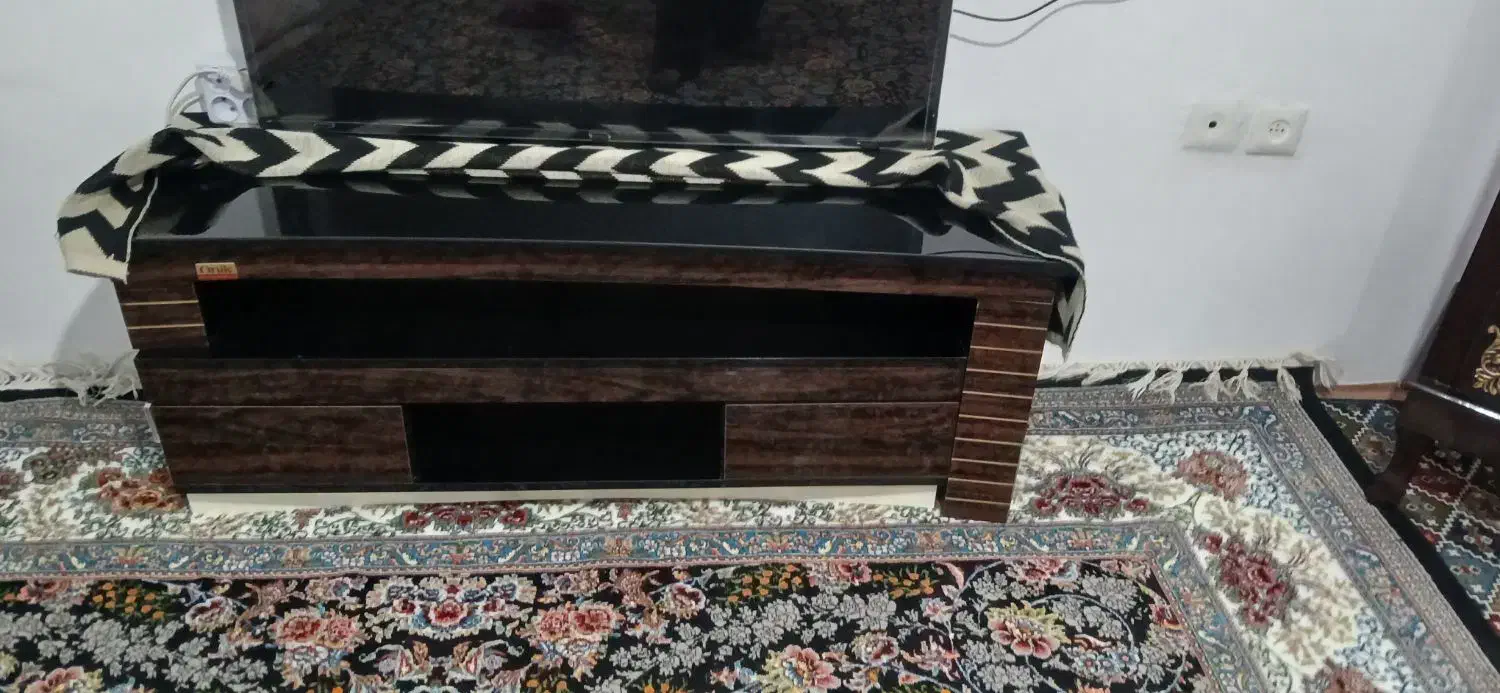 تعدادی وسیله منزل|بوفه، ویترین، کنسول|کرمانشاه, |دیوار