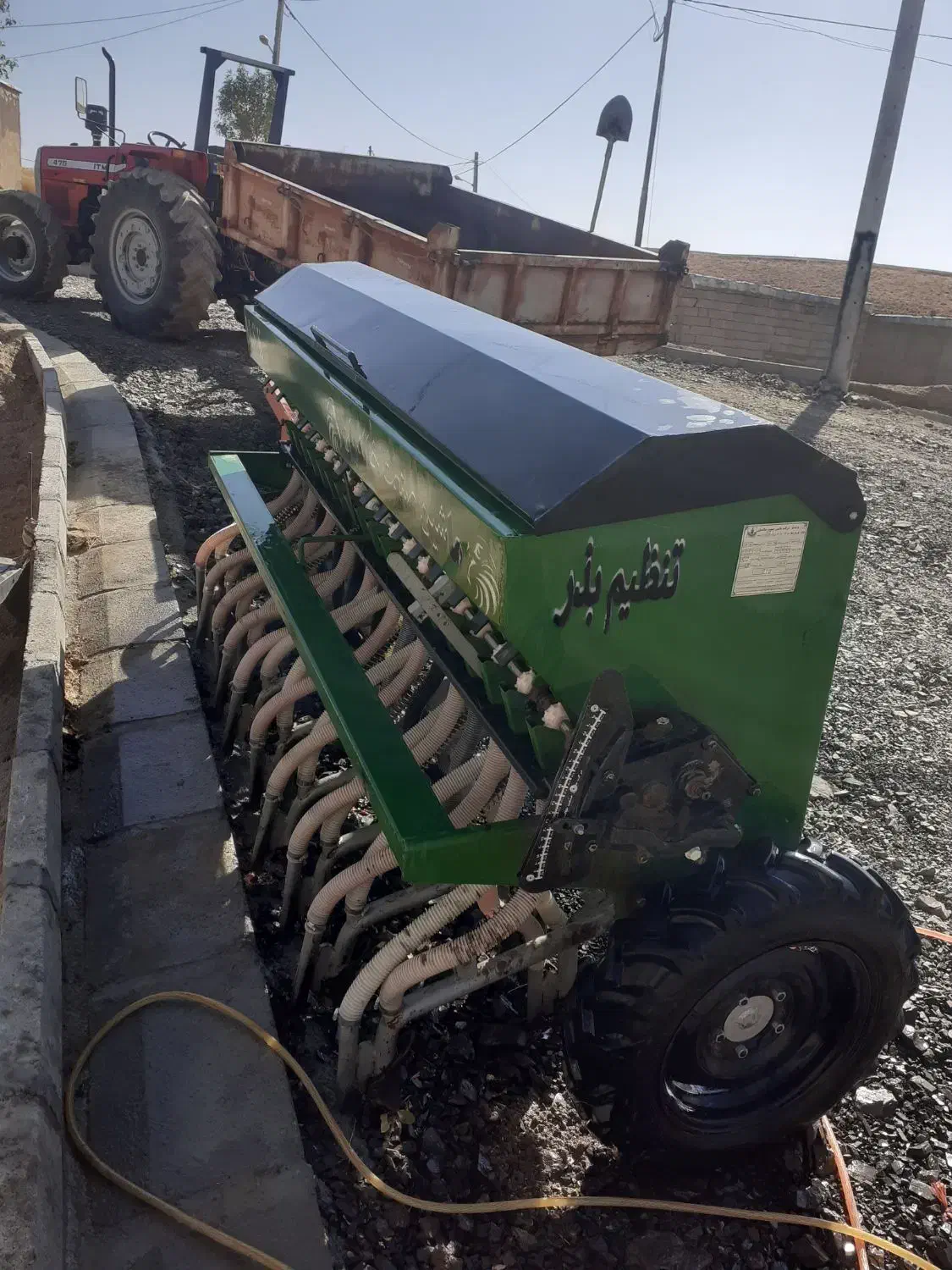 بذر کار گندم|ماشین‌آلات صنعتی|حسین آباد, |دیوار