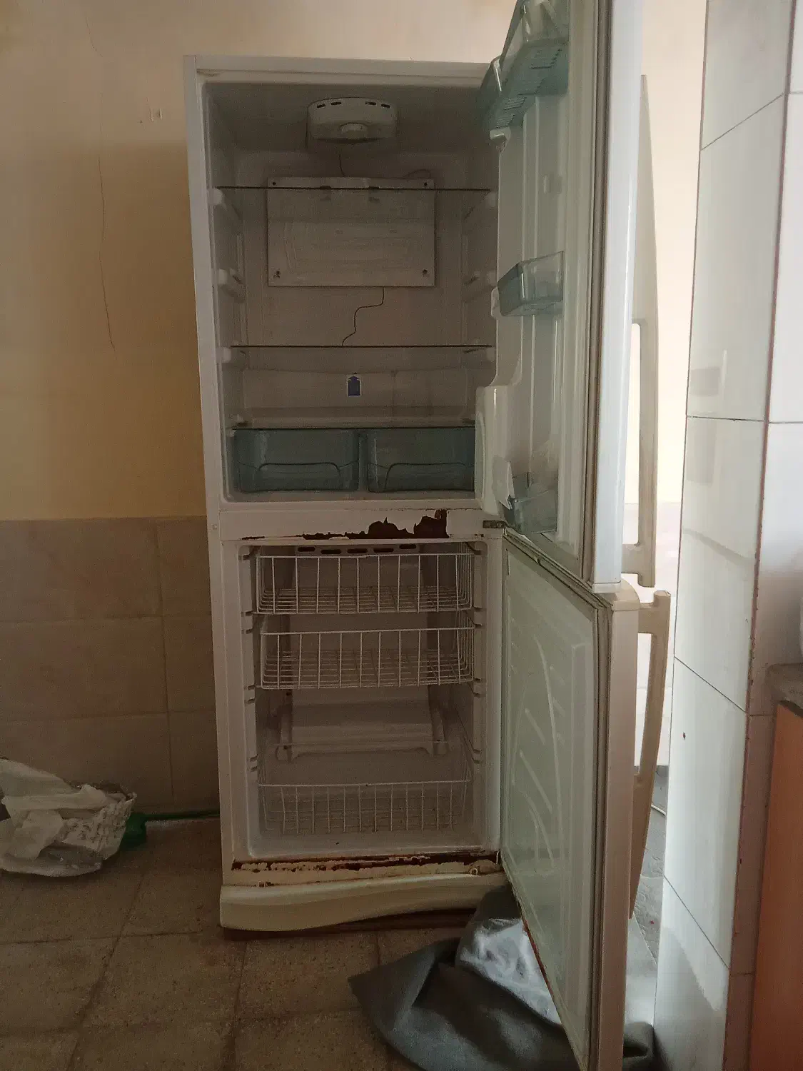 یخچال فریزر برفاب ۲۲ فوت مدل 60ـ40 آبسردکن دار|یخچال و فریزر|شیراز, رکن‌آباد|دیوار