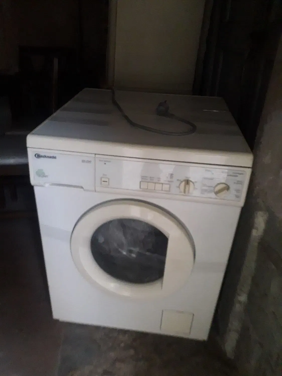 میز نهارخوری و۶ عدد صندلی یک عد لباس شویی|میز و صندلی غذاخوری|شیراز, بازار|دیوار