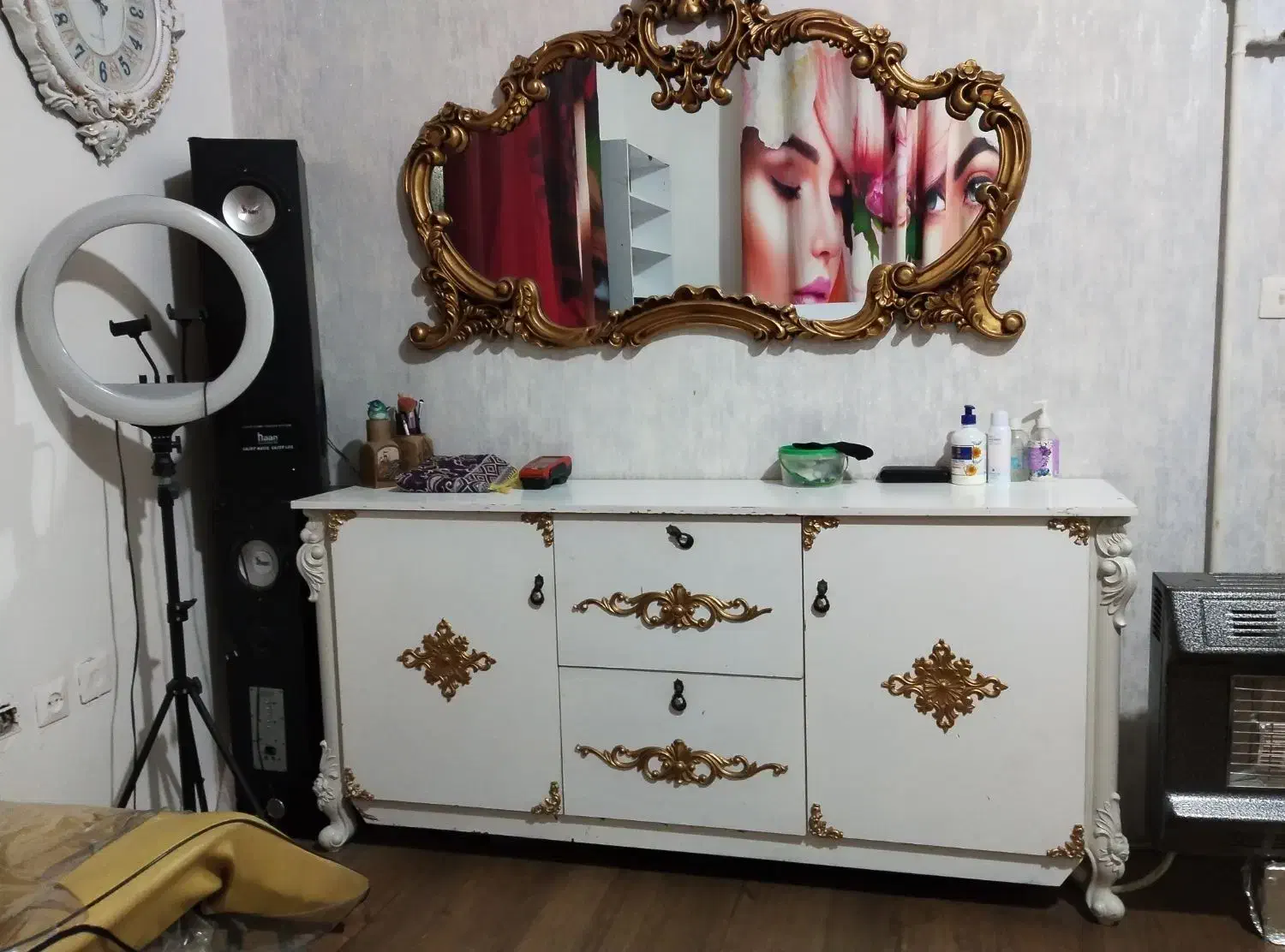 وسایل سالن زیبایی|آرایشگاه و سالن‌های زیبایی|خرم‌آباد, |دیوار