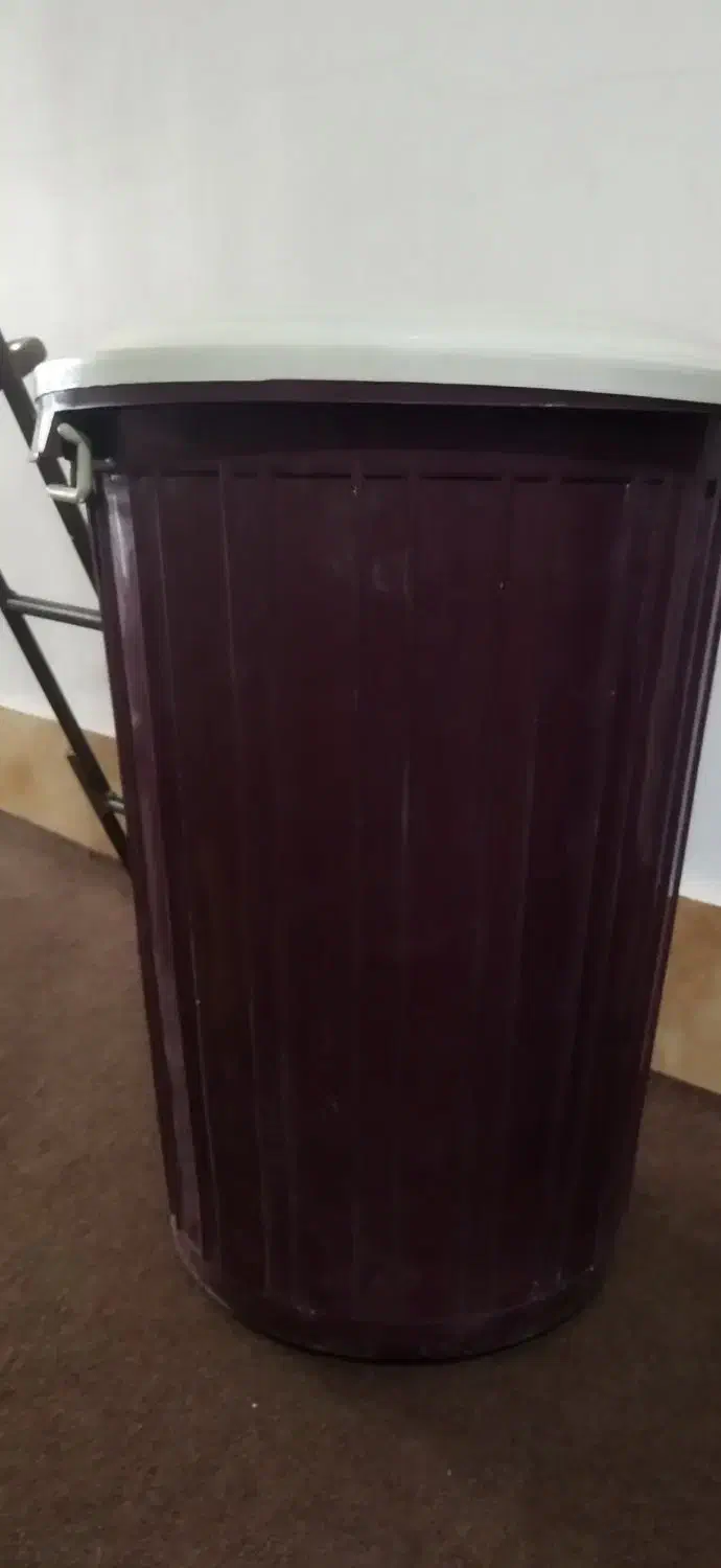 دوتا عدد سطل اشغالی بزرگ|ظروف نگهدارنده، پلاستیکی، یک‌بارمصرف|زابل, |دیوار