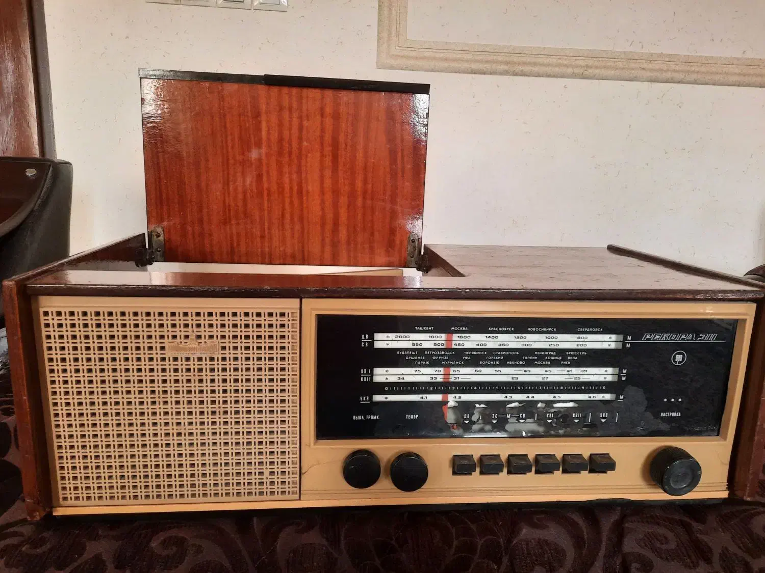 رادیو و گرام عتیقه|کلکسیون اشیاء عتیقه|آستارا, |دیوار