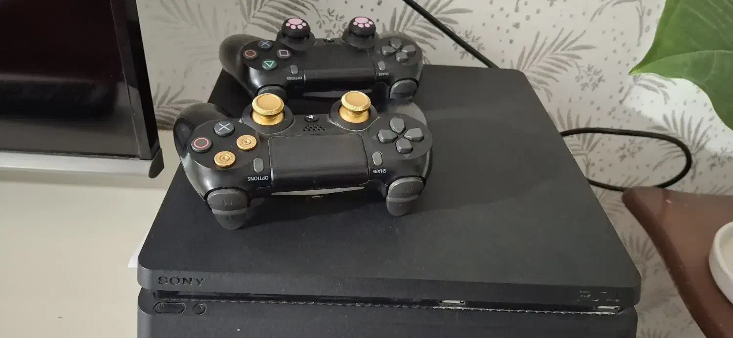 ps4 اسلیم یک ترابایت ۲ دسته|کنسول، بازی ویدئویی و آنلاین|اردبیل, |دیوار