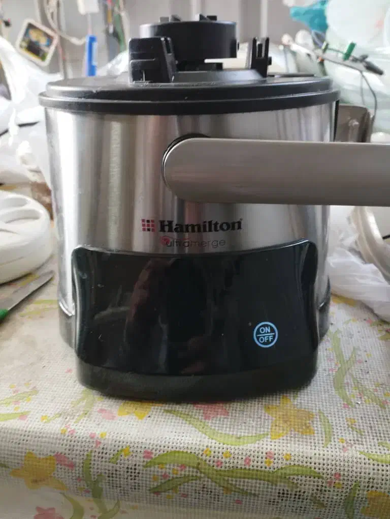 تعمیر لوازم برقی، خانگی و لامپ کم مصرف|خدمات پیشه و مهارت|شیراز, زرهی|دیوار