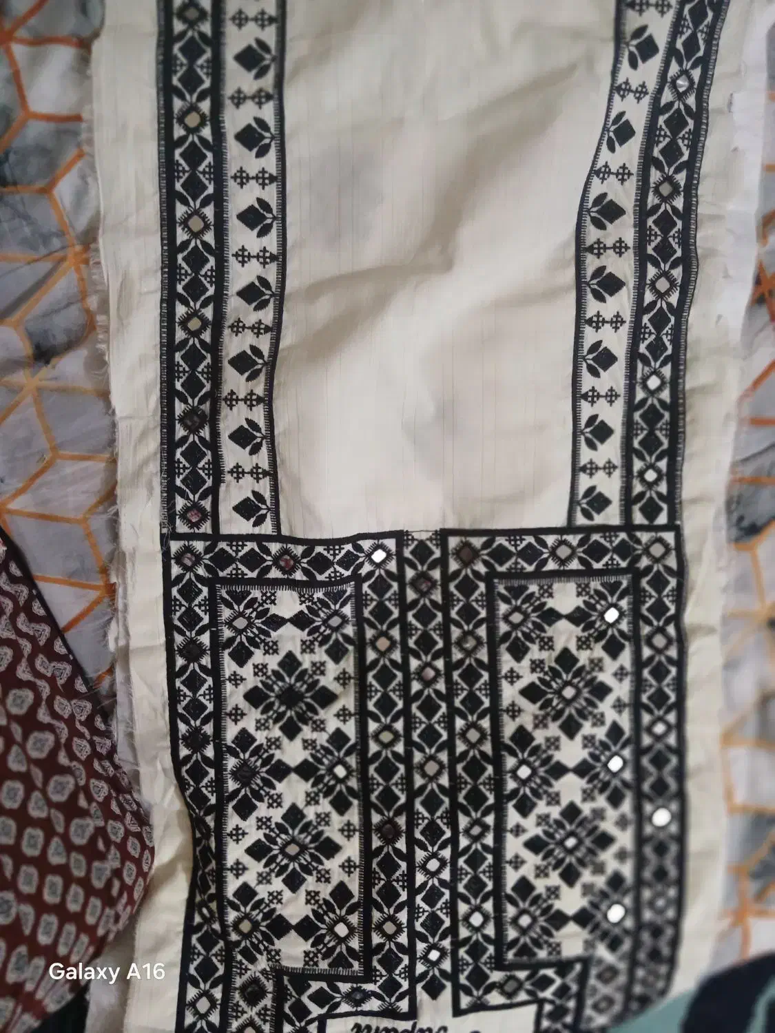 لباس چرخی|لباس|ایرانشهر, |دیوار