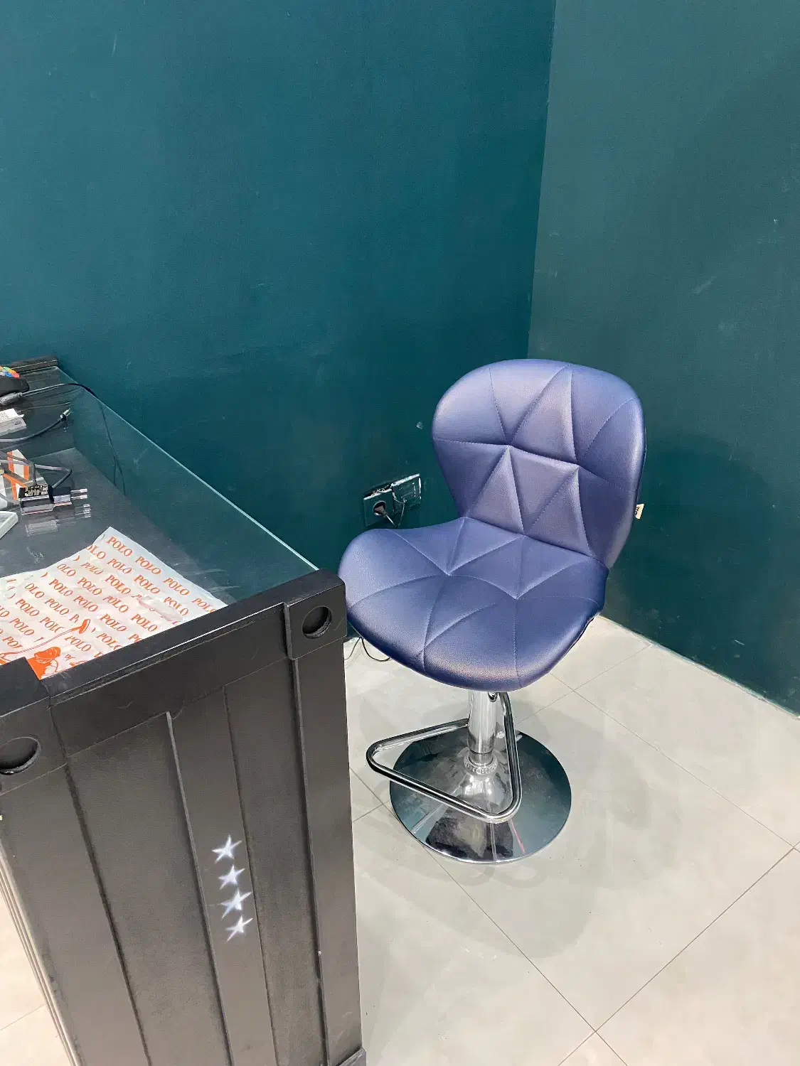 صندلی|صندلی و نیمکت|ایلام, |دیوار