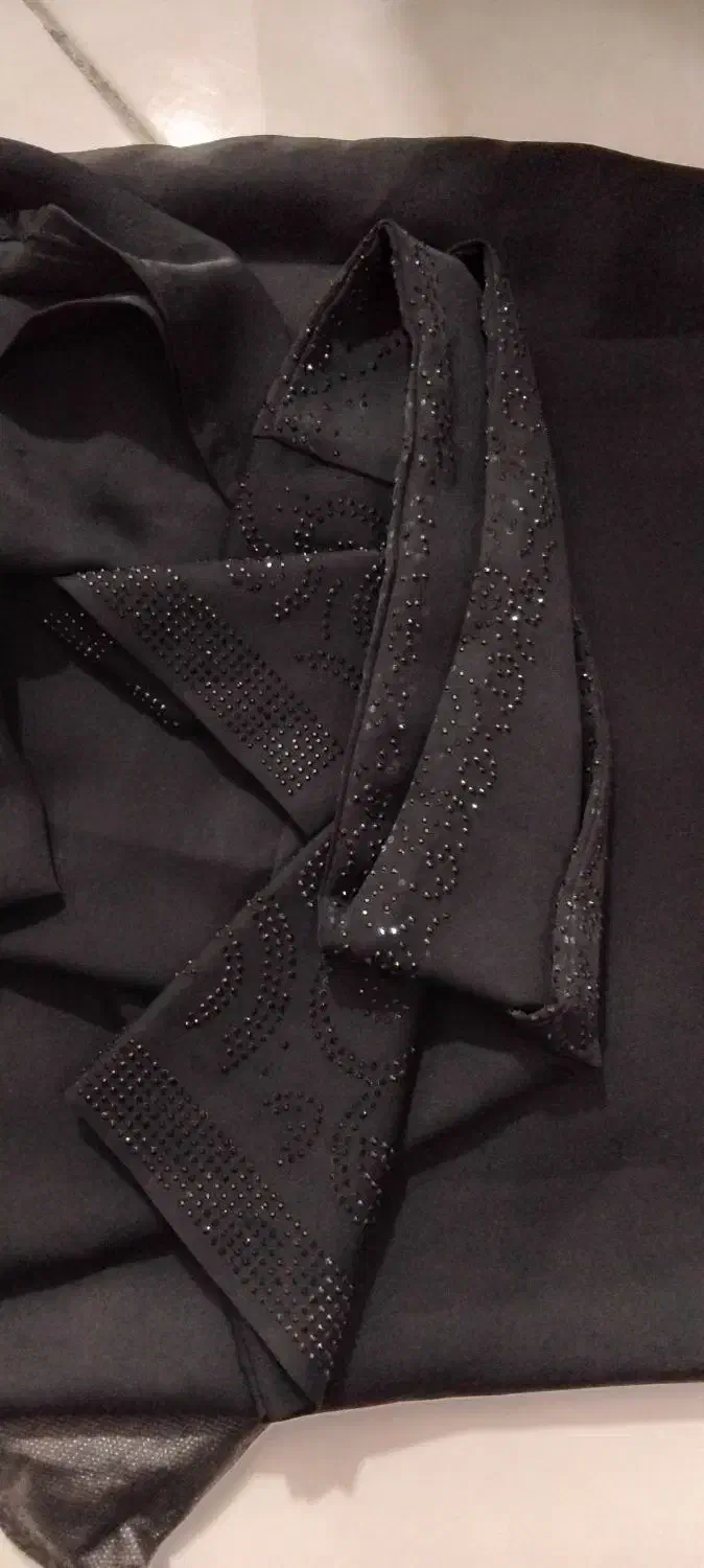 چادر مشکی|لباس|قرچک, پویینک|دیوار