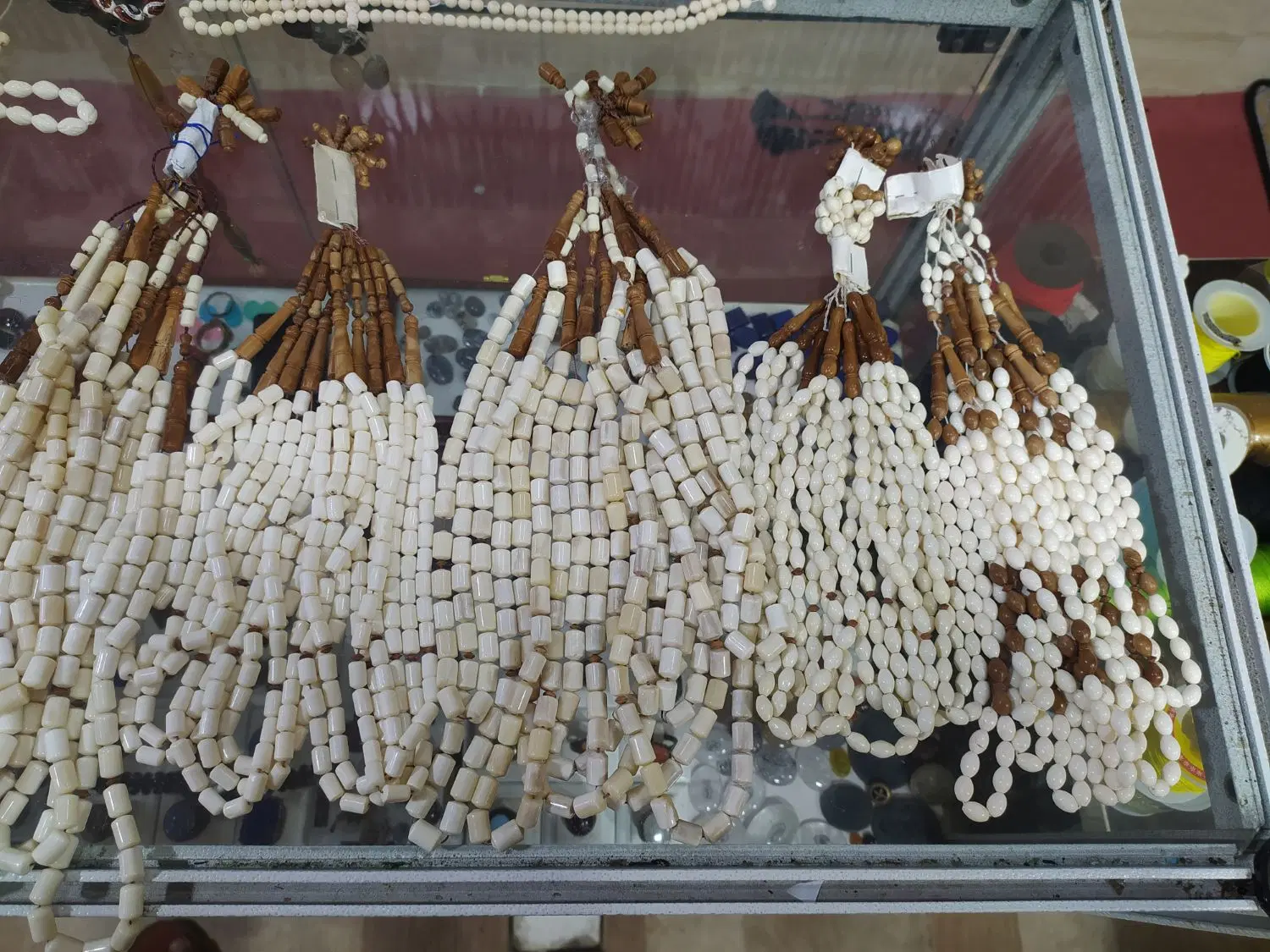 انواع تسبیح استخوان شتر کارشده وساده|جواهرات|اهواز, ۳۰ متری|دیوار