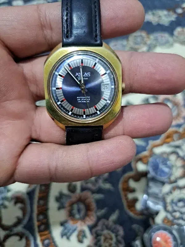 سیکو|ساعت|قم, حکمت شمالی|دیوار