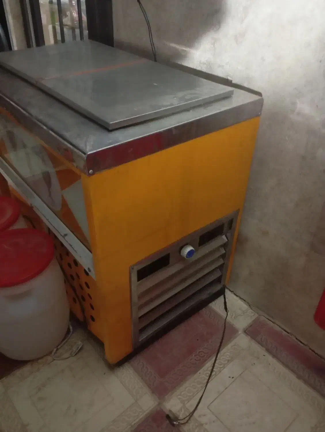 فریزر صندوقی سالم سالم|فروشگاه و مغازه|چهارباغ, |دیوار