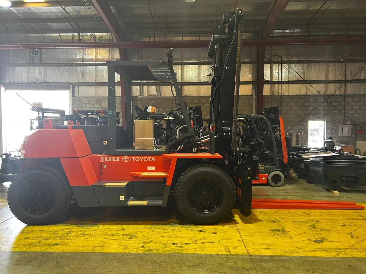 اجاره و واردات لیفتراک مناطق ازاد ۳ تن ‌۵ .۷.۱۰|ماشین‌آلات صنعتی|خرمشهر, |دیوار