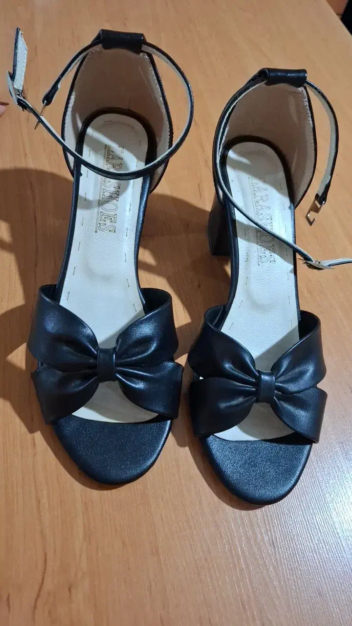 کفش پاشنه بلند|کیف، کفش، کمربند|اشتهارد, |دیوار