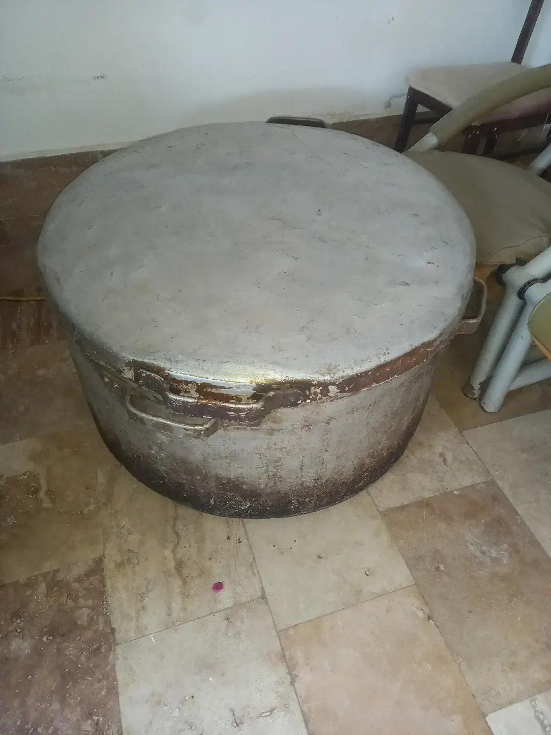 قابلمه بزرگ|ظروف پختوپز|چالوس, |دیوار