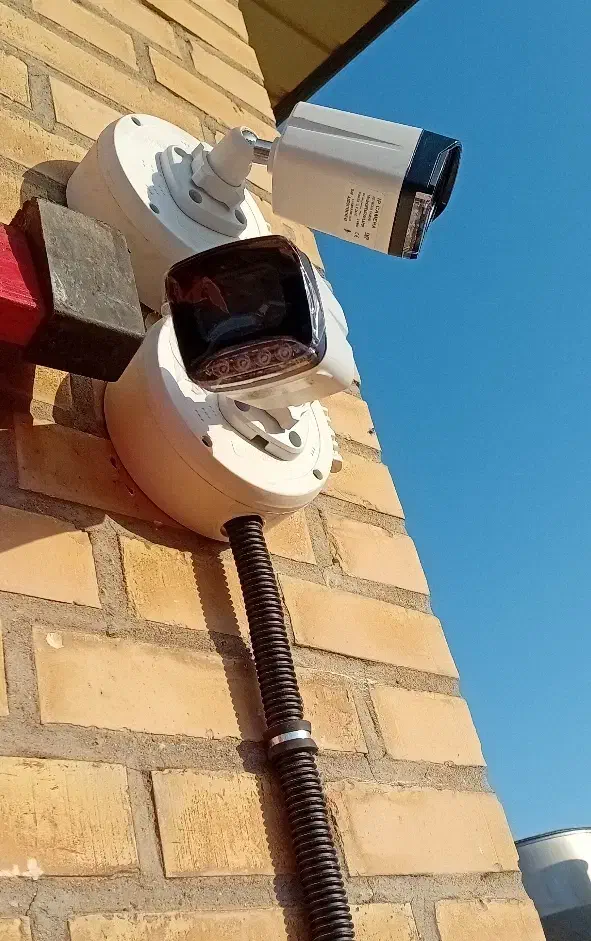 دوربین مداربسته 5 مگاپیکسل تحت شبکه ip برند HiView|دوربین مداربسته|ساوه, |دیوار