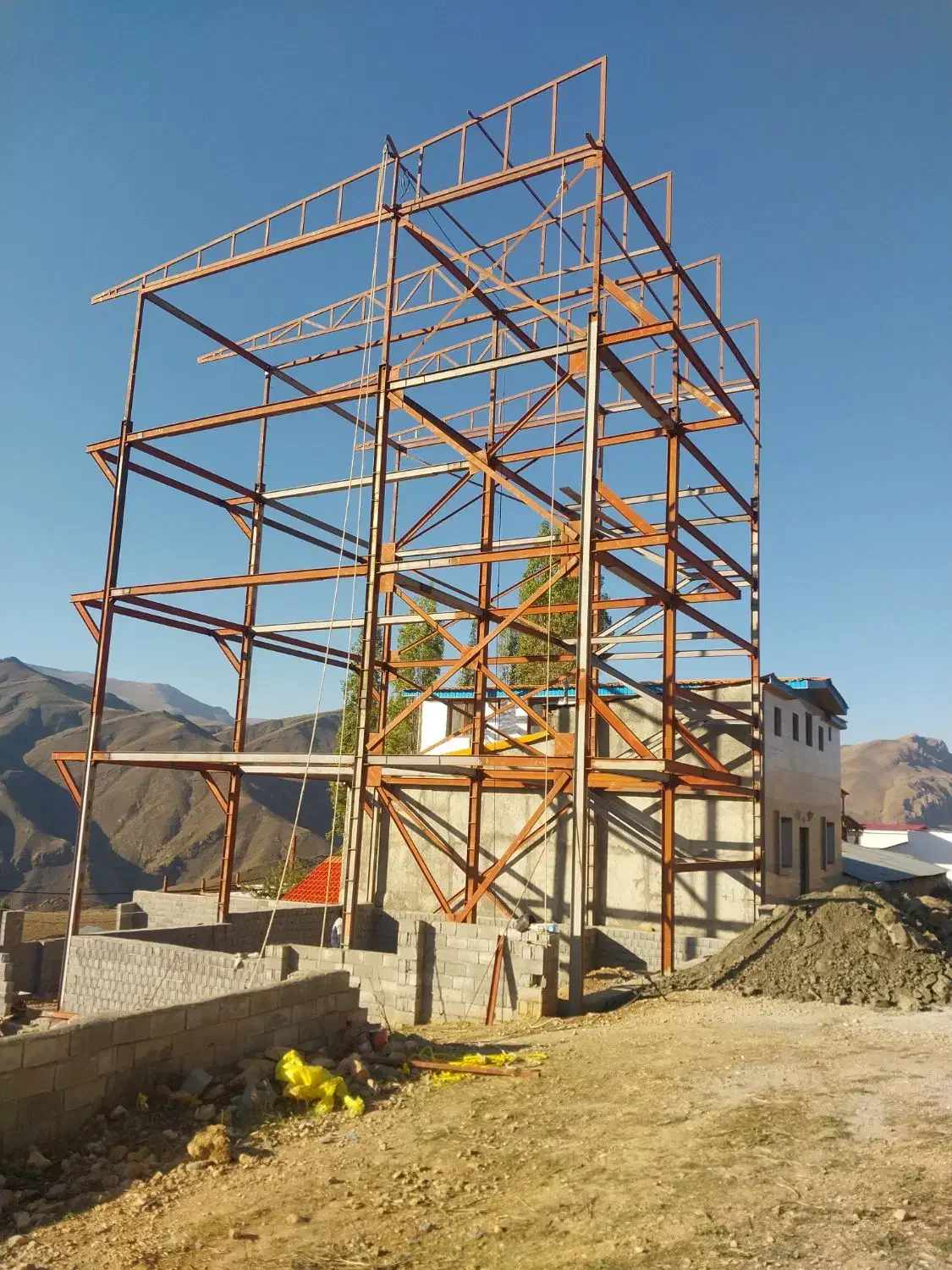 جوشکاری وبرشکاری ثابت‌ وسیار بابیش از۲۵سال سابقه|خدمات پیشه و مهارت|آمل, |دیوار