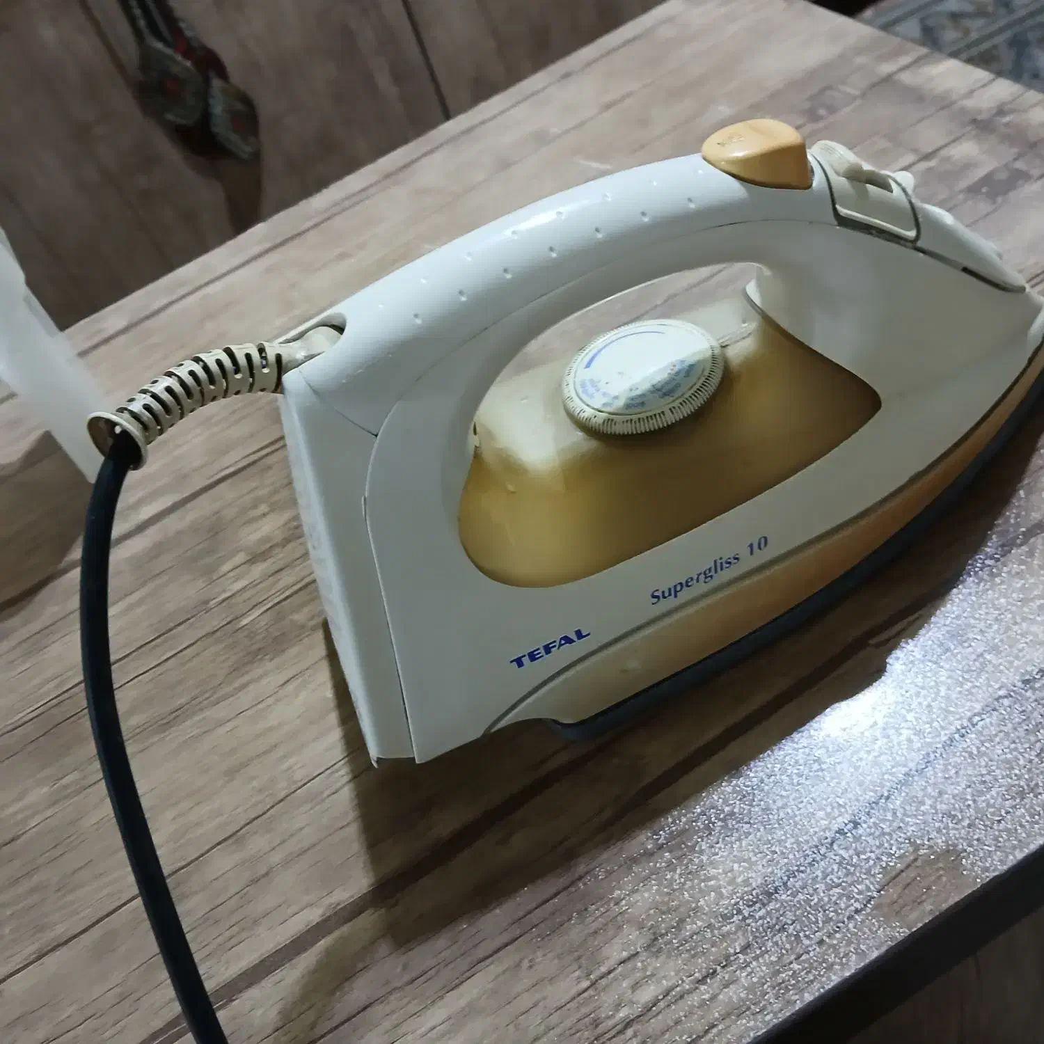 یک عدد اتو دستی به فروش می‌رسد|اتو و لوازم اتو|رشت, حمیدیان|دیوار