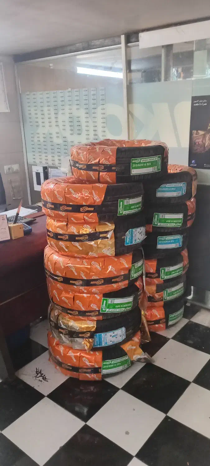 لاستیک اقساط بلند مدت|قطعات یدکی و لوازم جانبی|کاشان, باغ ماجد|دیوار