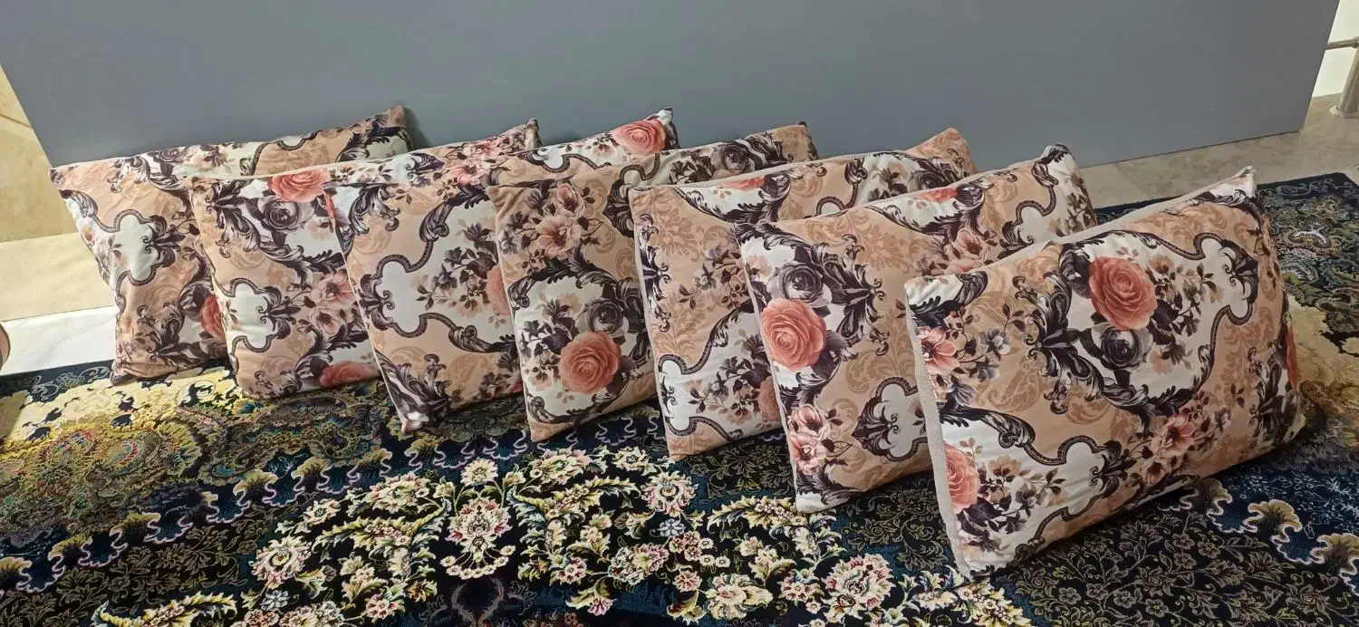 دو تا پشتی با شش تا بالشت|رختخواب، بالش، پتو|چهاردانگه (تهران), |دیوار