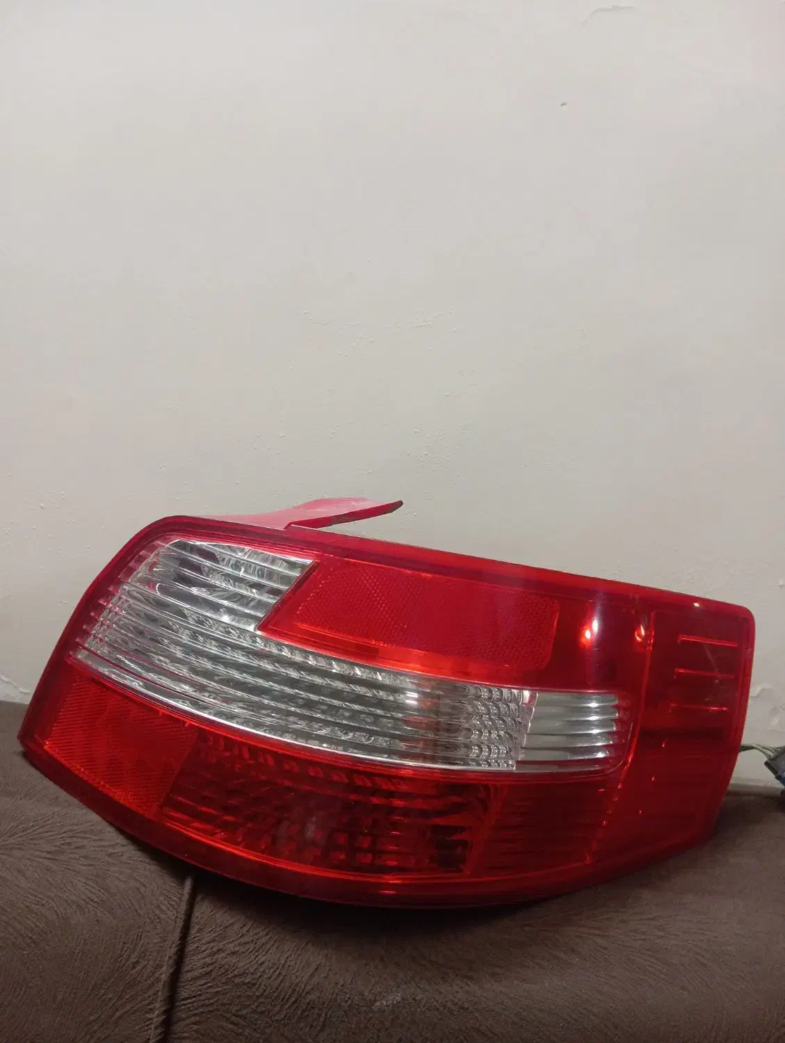 چراغ خطر عقب رانا سمت راست|قطعات یدکی و لوازم جانبی|بومهن, |دیوار