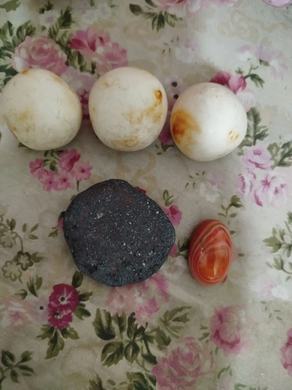 سه عدد سنگ|جواهرات|فولادشهر, B4|دیوار