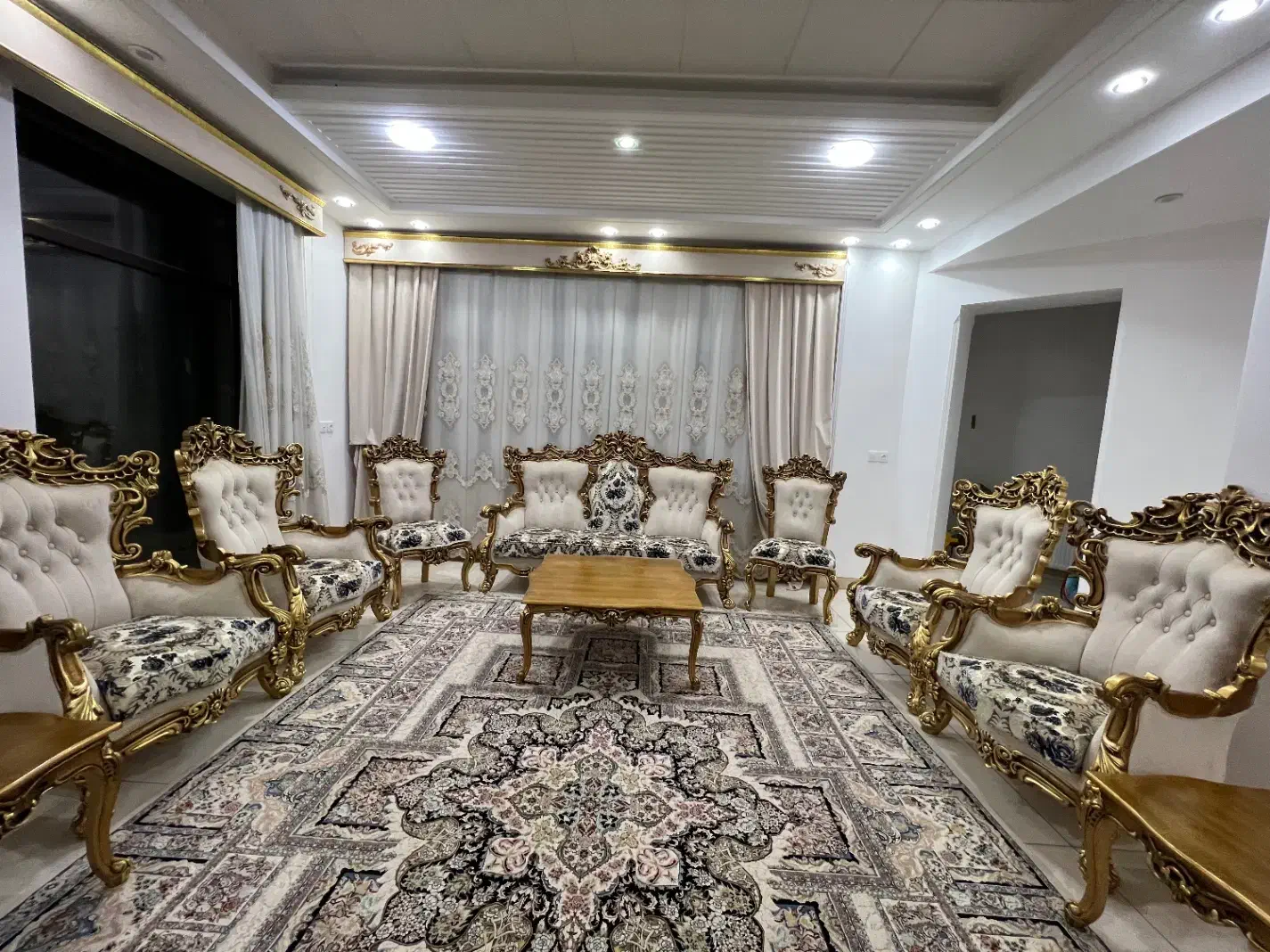 مبل در حد نو|مبلمان خانگی و میز عسلی|زارچ, |دیوار