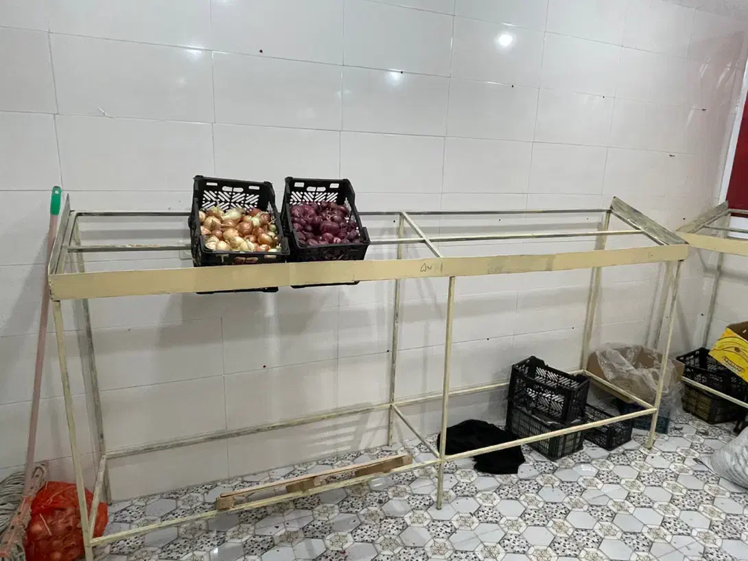 قفسه و ترازو و بنر میوه فروشی|فروشگاه و مغازه|اهواز, منازل سپاه|دیوار