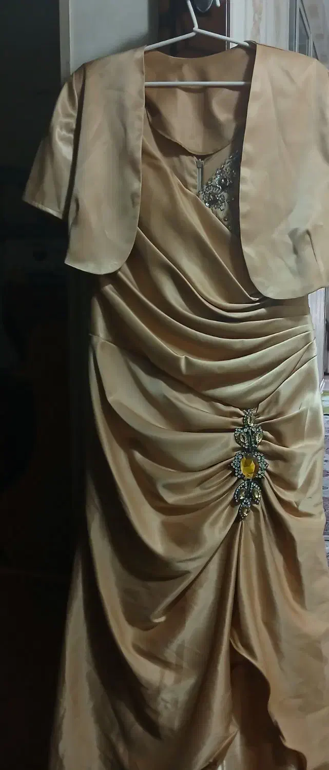 لباس|لباس|اصفهان, دانشگاه اصفهان|دیوار