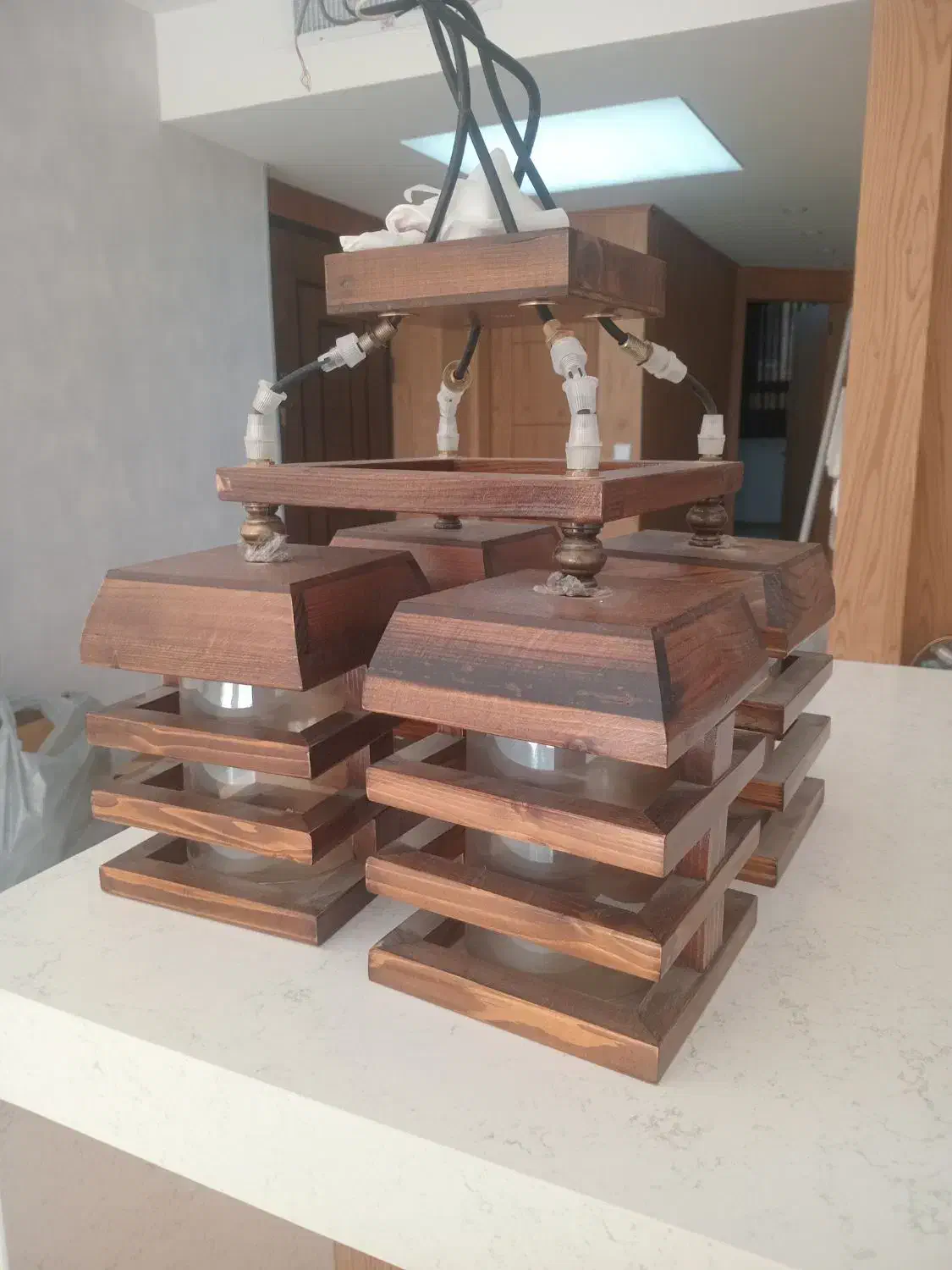 لوستر چهار شاخه|لوستر و چراغ آویز|اصفهان, خانه اصفهان|دیوار