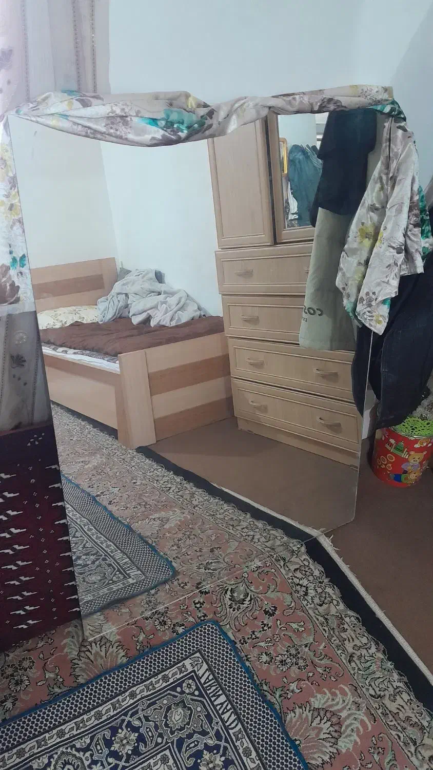 یک عدد اینه بزرگ تمیر بدون کوچک ترین لکه|آینه|گنبد کاووس, |دیوار