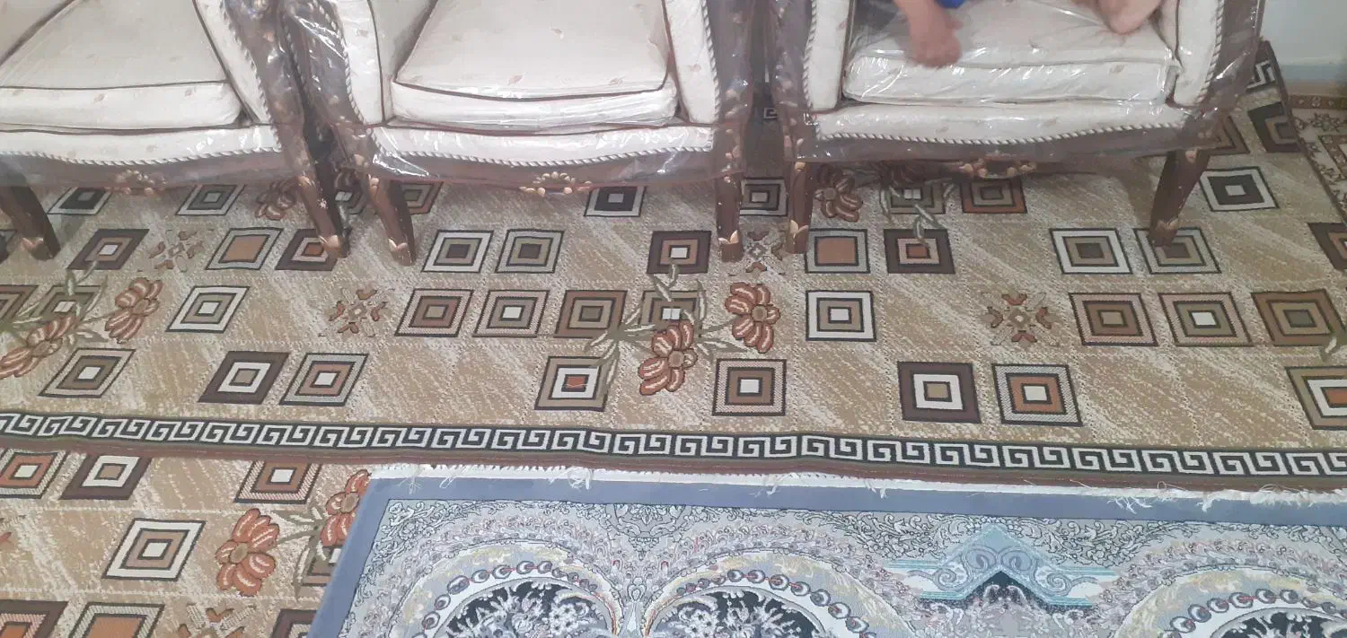 گلیم کناره یکیش ۳مترونیم ویکی ۲مترونیم عرض ۸۰|گلیم، جاجیم، گبه|اصفهان, شاه پسند|دیوار