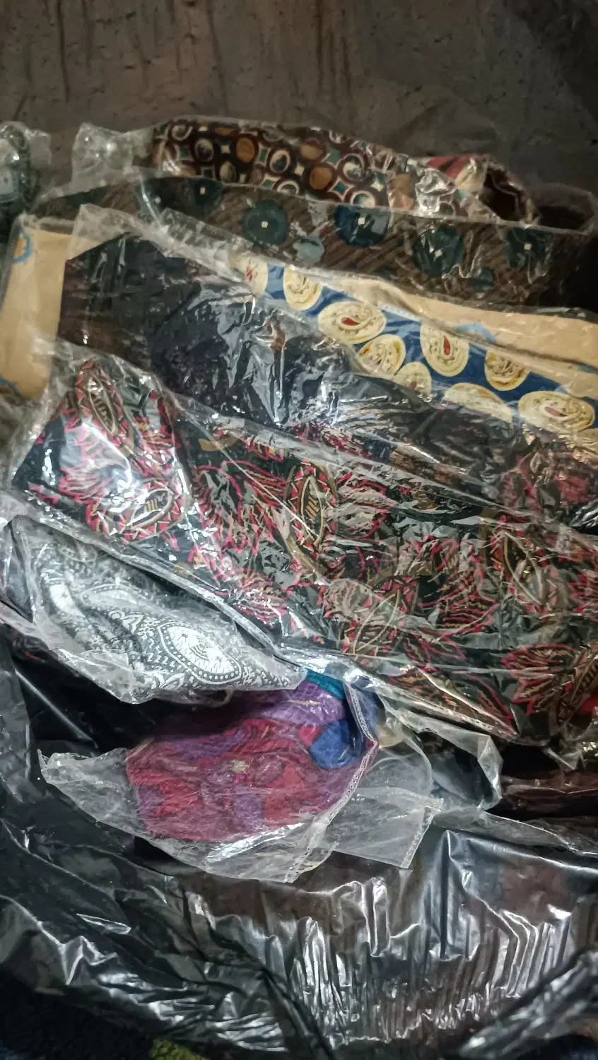 کراوات|لباس|شاهینشهر, خانه کارگر|دیوار