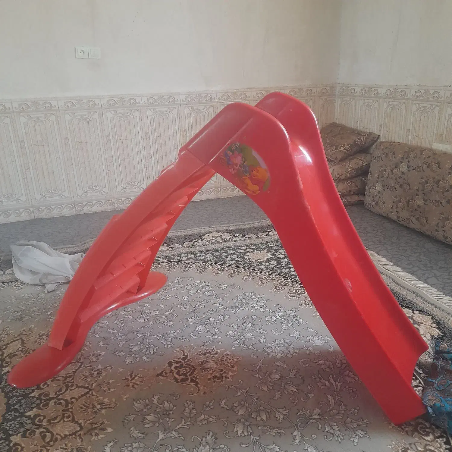 سرسربچه|اسباببازی|الیگودرز, |دیوار