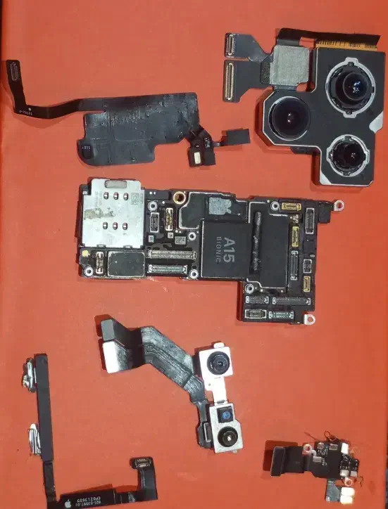 تعدادی گوشی و قطعات آیفون|موبایل|شیروان (خراسان), |دیوار