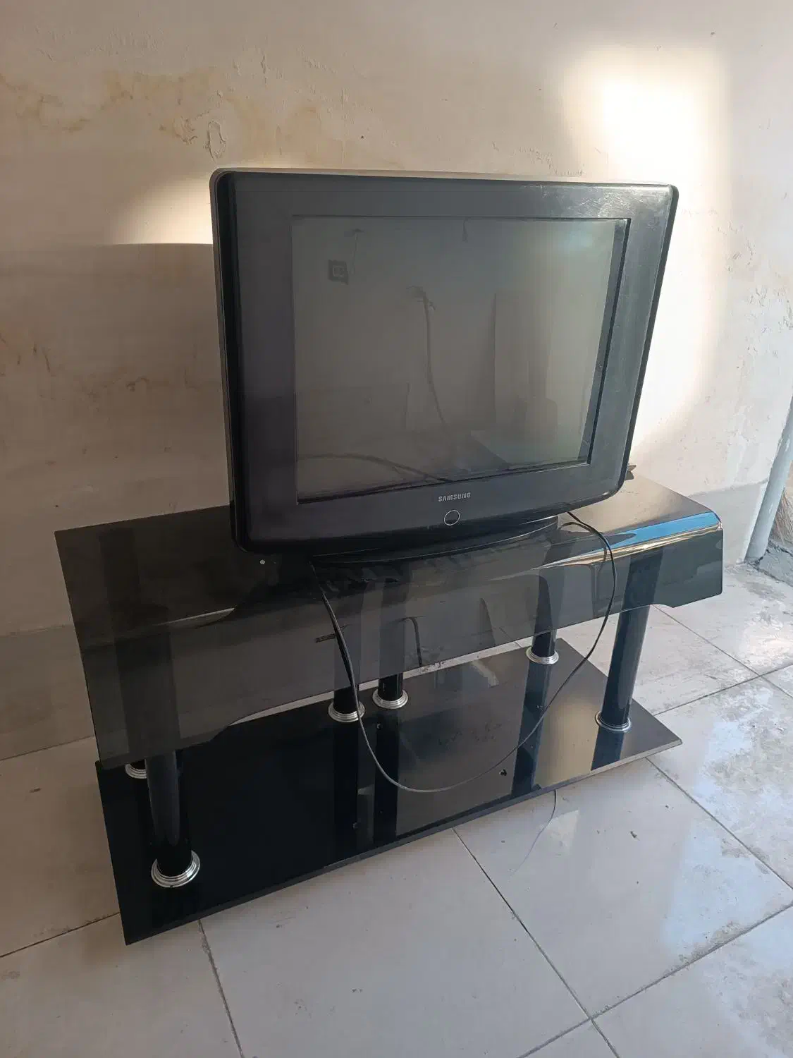 تلویزیون با میز|تلویزیون و پروژکتور|ارومیه, |دیوار