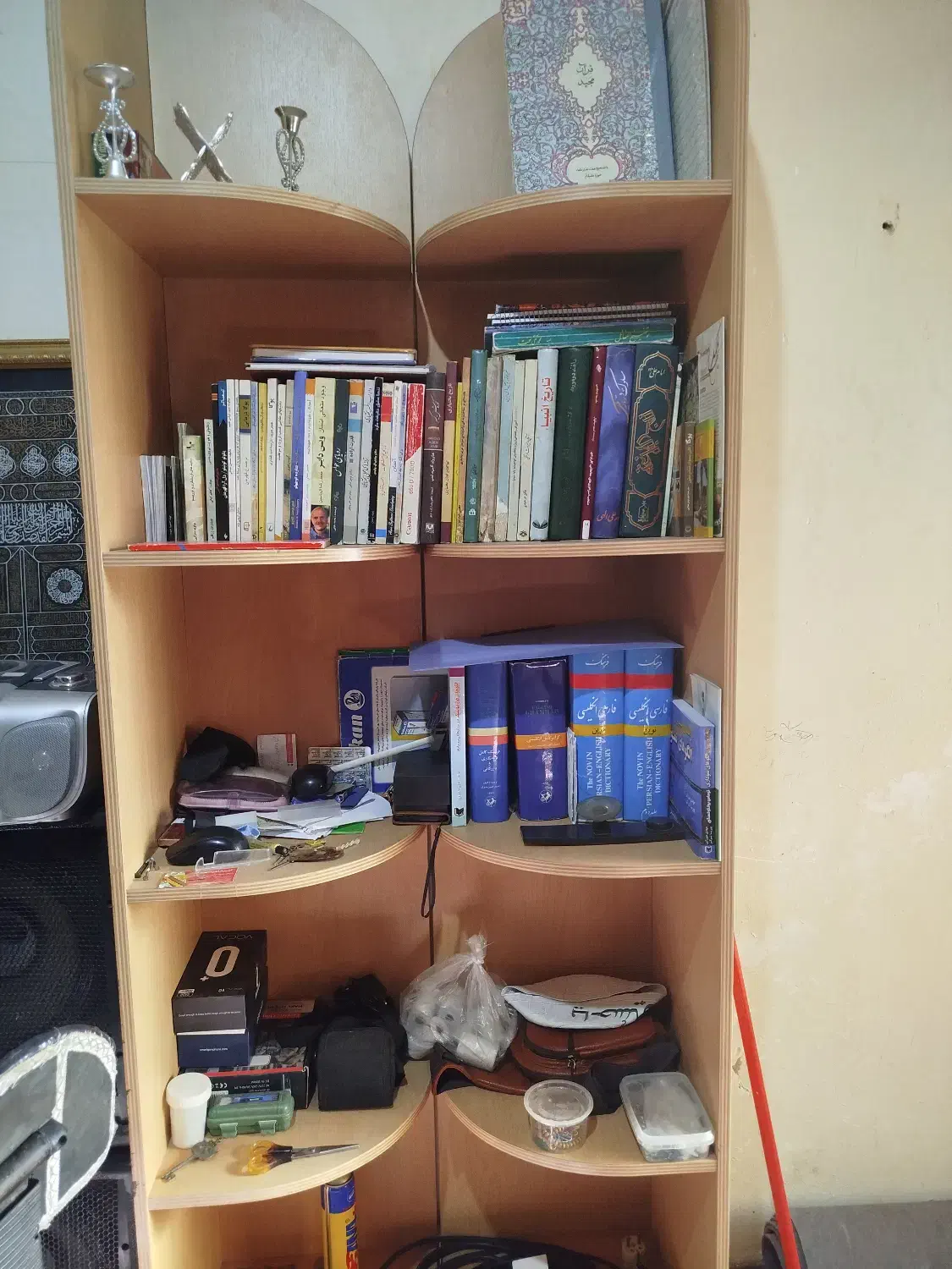 کتابخانه|کتابخانه، شلف، قفسه‌های دیواری|قدس, شهر‌قدس|دیوار