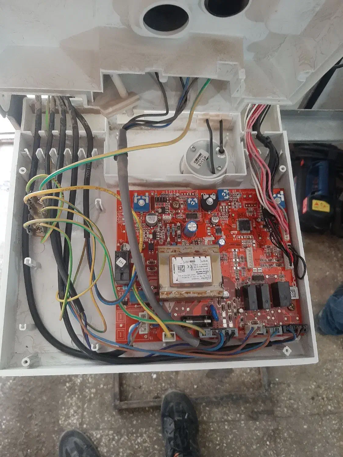 خرید پکیج‌کارکرده و خدمات با قیمت مناسب|آبگرمکن، پکیج، شوفاژ|قم, بنیاد|دیوار