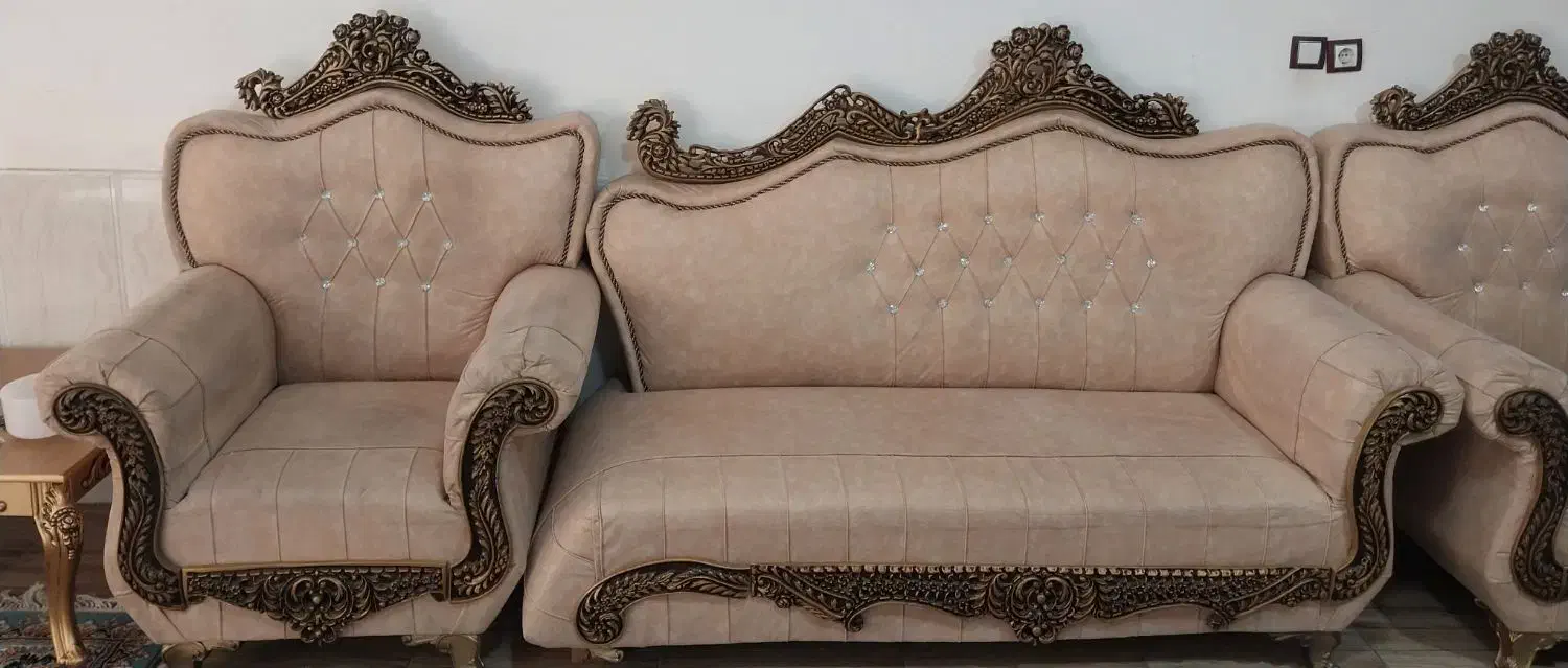 مبل ۸نفره سالم تمیزبدون پارگی|مبلمان خانگی و میز عسلی|شیراز, کفترک|دیوار