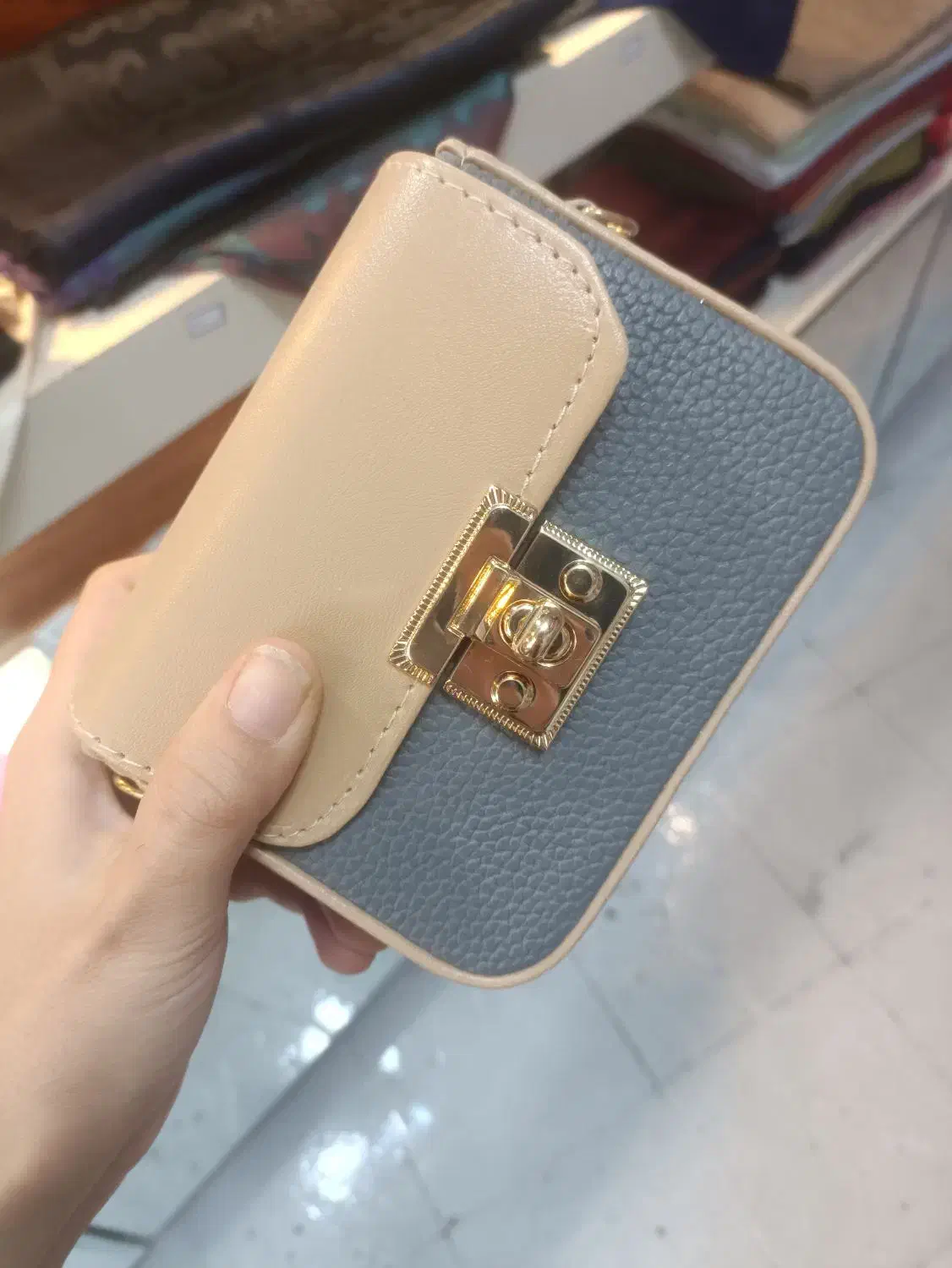 مینی کیف|کیف، کفش، کمربند|کاشان, سرپله جدید|دیوار