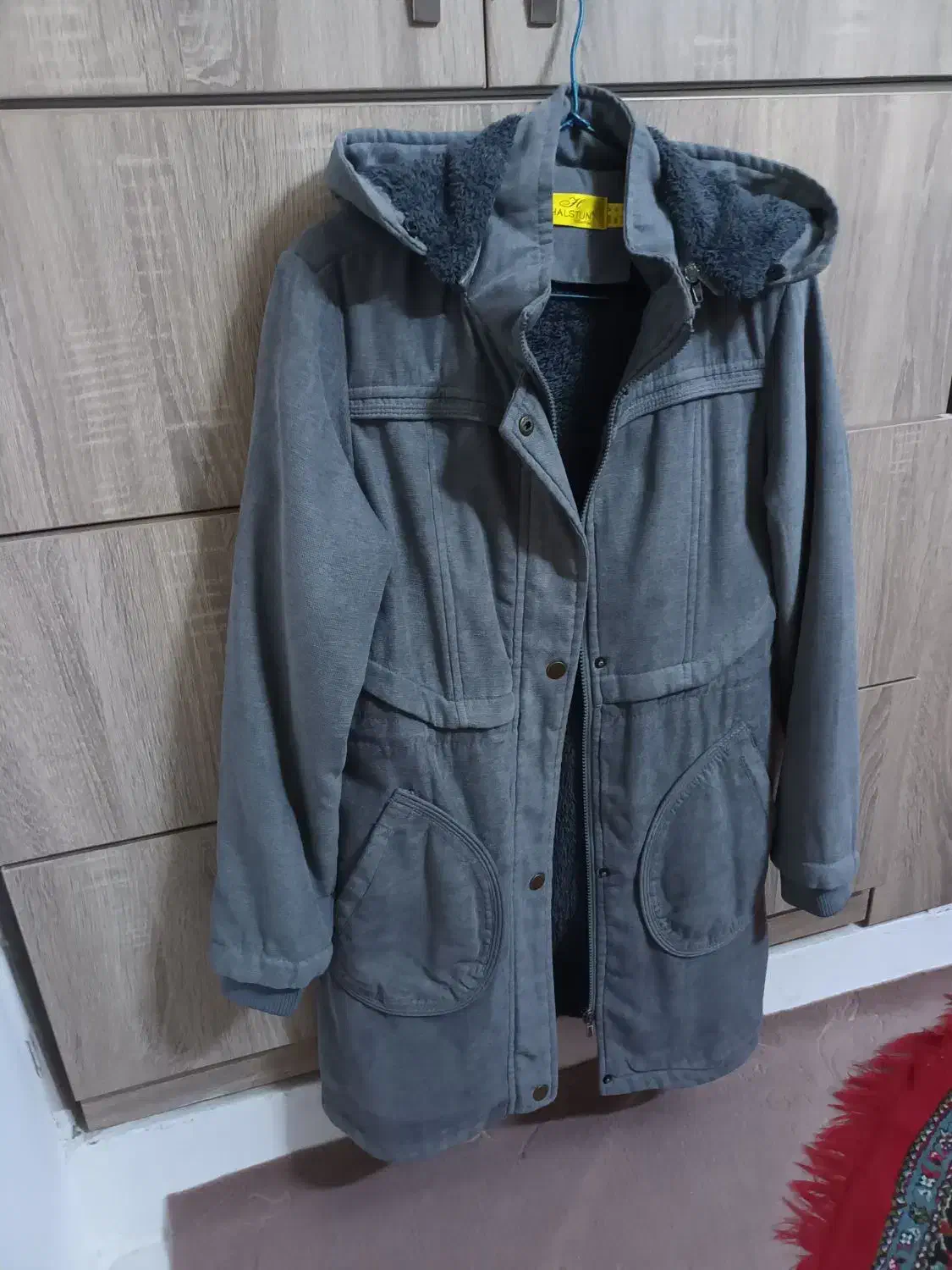 کاپشن|لباس|محمدشهر, محمدشهر|دیوار