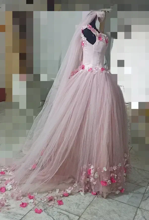 لباس عروس و مانکن|لباس|اقبالیه, |دیوار