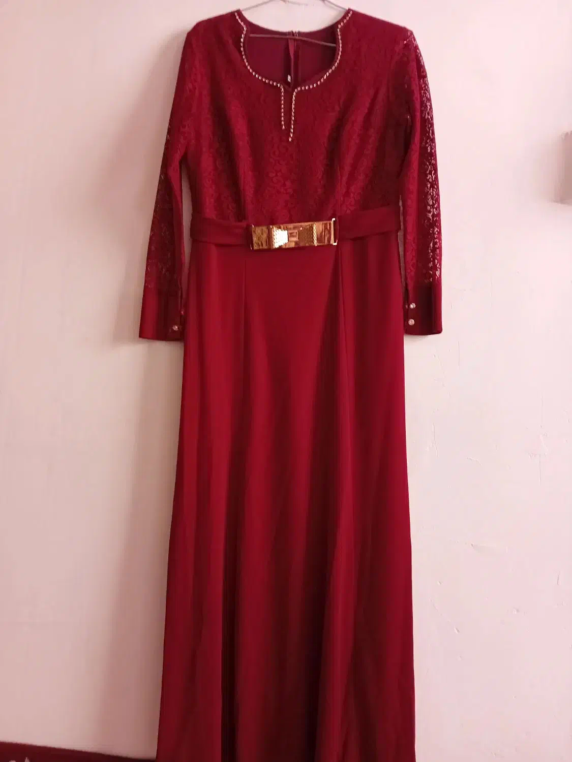 لباس مجلسی|لباس|میانه, |دیوار