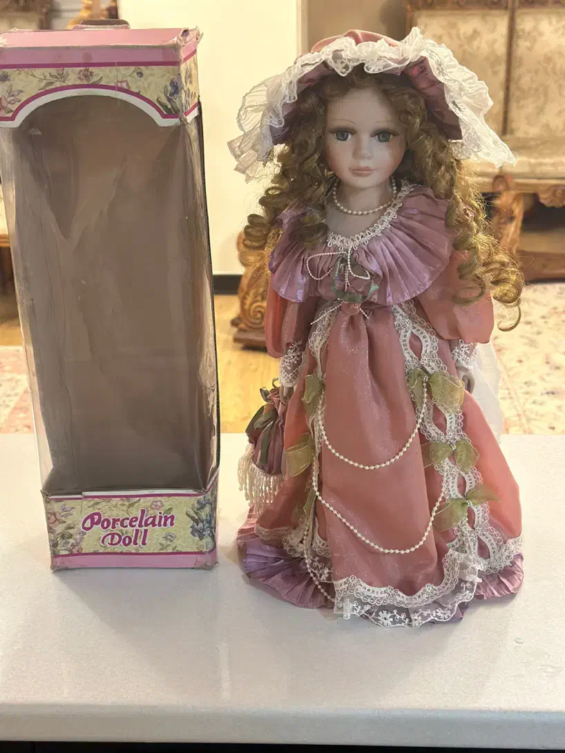 عروسک آنتیک|مجسمه، تندیس، ماکت|تبریز, |دیوار