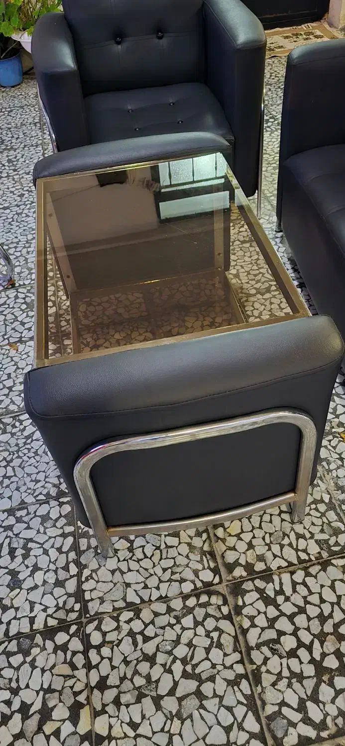 میز مدیریت و صندلی و میز وسط اداری|دفتر کار|رامسر, |دیوار